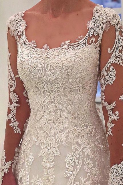 Round Neck Long Sleeve Floor Length Tulle Applique A-Line Wedding Dress