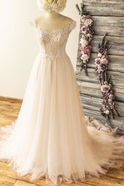 Gorgeous Lace Tulle A-line Wedding Dress with Court Train