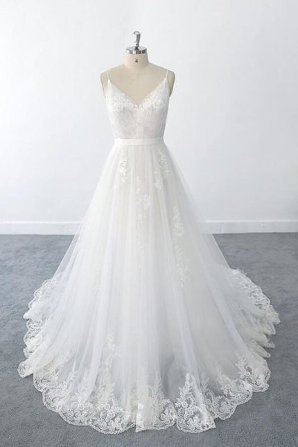 Exquisite Ruffle Appliques Tulle A-line Wedding Dress