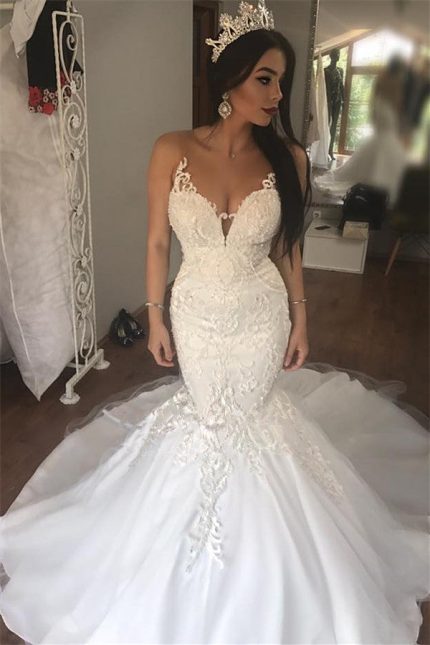 Chic Lace Mermaid Wedding Dress with Sleeveless Design