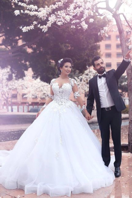 Elegant Ball Gown Wedding Dresses with Lace Applique and Long Sleeves