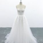 Elegant Strapless Tulle A-line Wedding Dress with Appliques