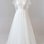 Chic A-line Chapel Train Wedding Dress with Applique and Tulle