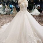 Elegant Appliques Tulle Ball Gown Wedding Dress with Delicate Details