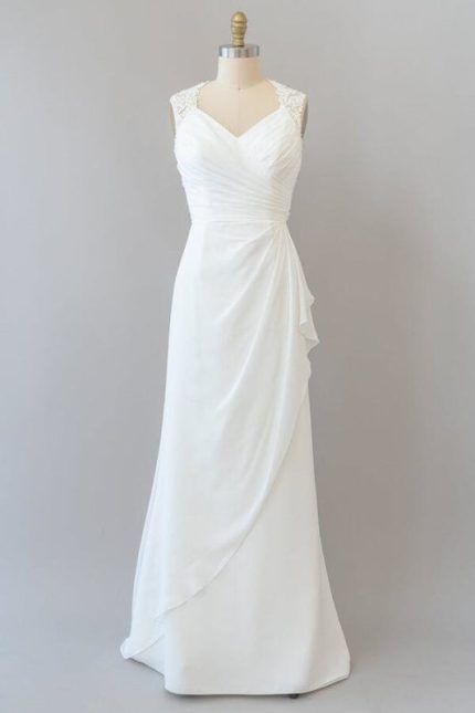 Lovely Ruffle Lace Chiffon Sheath Wedding Dress with Romantic Design