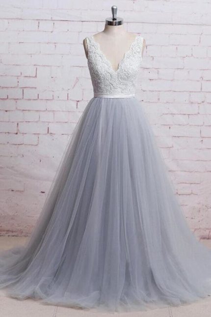 Exquisite V-neck Lace Tulle A-line Wedding Dress with Delicate Embroidery