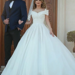 Exquisite Ball Gown Off-the-Shoulder Tulle Lace Applique Wedding Dress