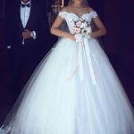 Glamorous Ball Gown Off Shoulder Sweetheart Long Tulle Bridal Wedding Dress with Lace Embellishments