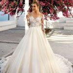 Exquisite Ball Gown Sweetheart Long Sleeve Floor-Length Tulle Applique Wedding Dress