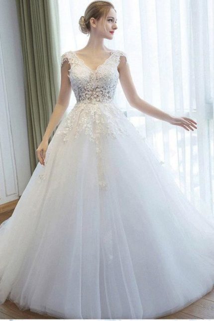 Lovely Ball Gown V-Neck Tulle Court Train Appliques Lace Backless Wedding Dress