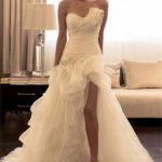 Sparkling Organza Sweep Train Sweetheart Sleeveless Ball Gown Bridal Dress