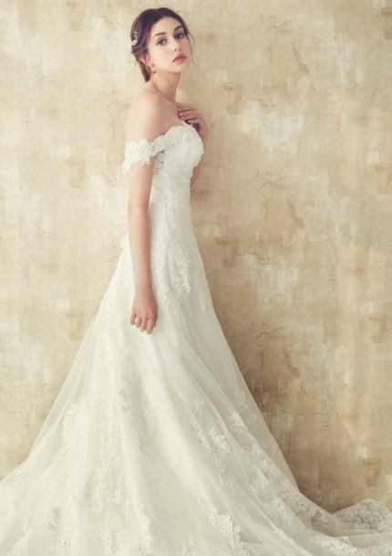 Elegant Off-Shoulder Sweetheart Cathedral Beaded Lace Wedding Dress