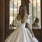 Elegant Off-the-Shoulder Lace Appliques A-Line Wedding Dress