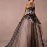 Sophisticated Black Lace Tulle Strapless Wedding Dress with Sweetheart Neckline
