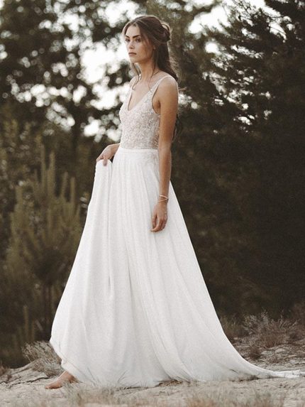 Lovely Boho V-Neck Lace A-Line Wedding Dress with Sleeves