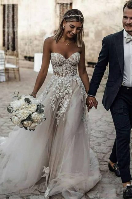 Charming Boho Sweetheart Applique Long Beach Wedding Dress