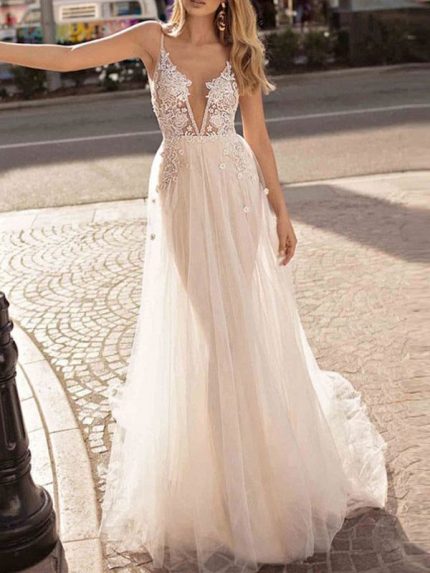 Stylish V-Neck Sleeveless Tulle Beach Bridal Gown with Straps