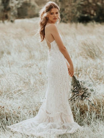 Beautiful Lace A-Line Halter Sleeveless Bridal Gown with Train