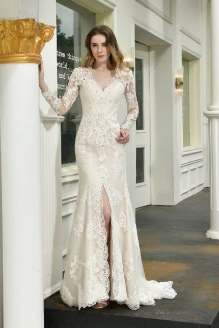 Exquisite V-Neck Long Sleeve Mermaid Wedding Dress with Stunning Details