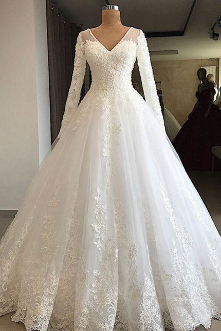 Long Sleeve Appliques Tulle Wedding Dress with Exquisite Elegance
