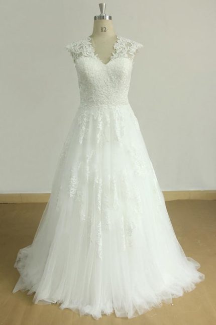 Elegant Cap Sleeve Appliques Tulle A-Line Wedding Dress