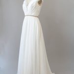 Elegant V-Neck Lace Chiffon Sheath Wedding Dress with Cap Sleeves