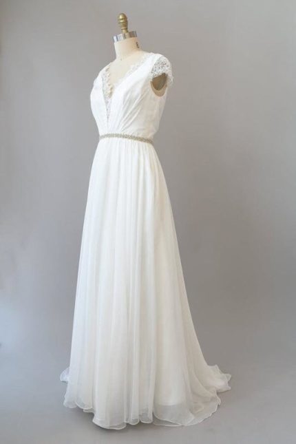 Elegant V-Neck Lace Chiffon Sheath Wedding Dress with Cap Sleeves