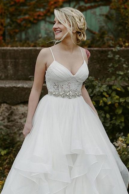 Puffy Spaghetti Strap Beach Wedding Dress with Charming Lace and Ruffles
