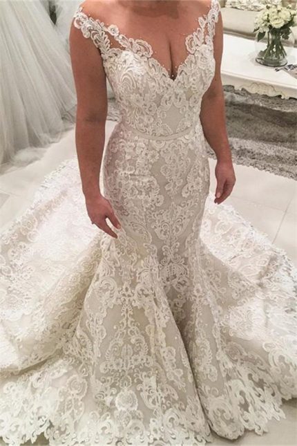 New Arrival Sleeveless Mermaid Lace Wedding Dress with Charming Long Train