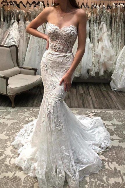 Gorgeous Bridal Gown with Sweetheart Neckline and Lace Applique Details