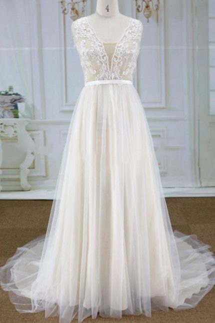 Tulle A-Line Wedding Dress with Lace Details and a Chapel Train for a Chic Bride