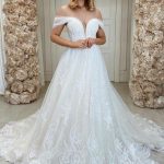 Chic Lace Wedding Dress with Off-the-Shoulder A-Line Silhouette and Tulle Skirt