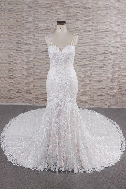 Sweetheart Spaghetti Strap Appliques Lace Wedding Dress with a Chic and Elegant Look
