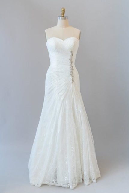 Romantic Ruffle Lace Sheath Wedding Dress with Strapless Neckline