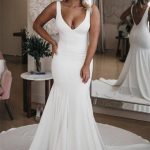 Sleeveless Sweetheart Wedding Dress with Flower Appliques