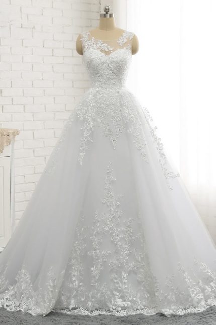 Princess Wedding Dress with Round Neckline and Lace Appliques