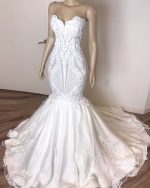 Slim Mermaid Bridal Wedding Dress with Sweetheart Neckline and Lace Appliques - Image 3