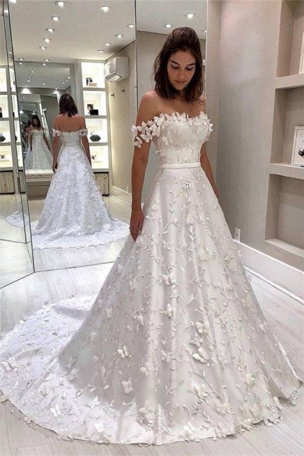 Court Train Princess Wedding Dress with Strapless Off-the-Shoulder DesignWhite