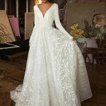 Boho Bridal Gowns with Long Sleeve V-Neck Backless Lace Wedding Dress