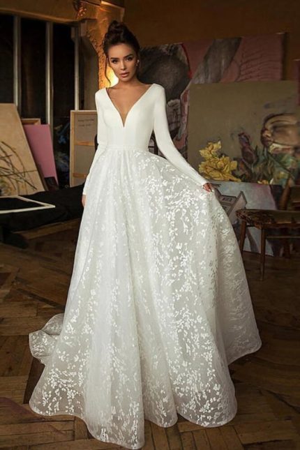 Boho Bridal Gowns with Long Sleeve V-Neck Backless Lace Wedding Dress