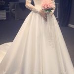 Long Sleeves Wedding Dress with V-Neckline and Elegant Appliques Lace