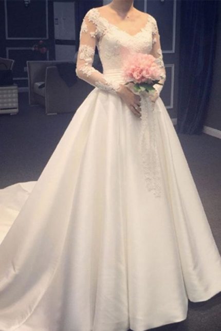 Long Sleeves Wedding Dress with V-Neckline and Elegant Appliques Lace