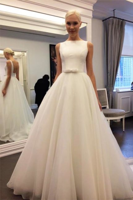 Ivory Tulle Wedding Dress with Backless Design and Sleeveless A-Line Silhouette