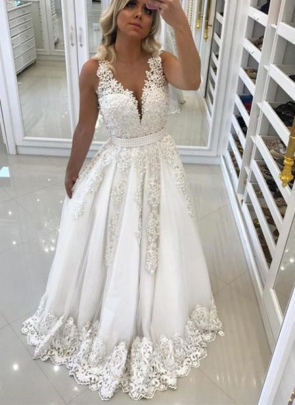 Elegant Wedding Dresses Ivory with Lace and Appliques