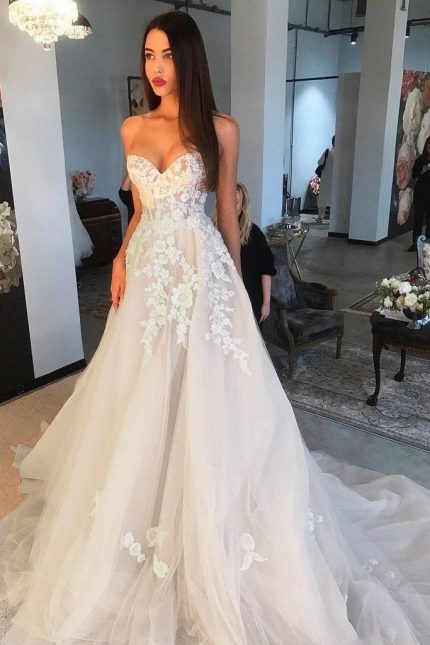 Sweetheart Tulle Lace Applique Wedding Dress Ivory with Long A-Line Silhouette