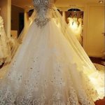 Elegant Crystal Beading Wedding Dress with Sweetheart Neckline and Appliques