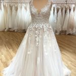 Elegant Sweetheart Appliques Lace Tulle Wedding DressLong A-Line Silhouette