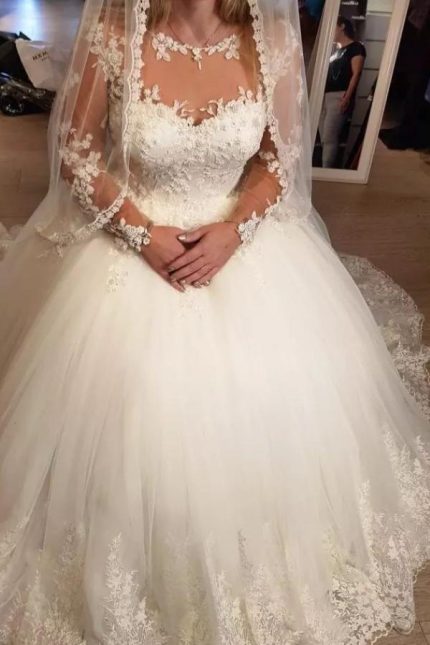 Sweetheart Tulle Wedding DressLong A-Line Silhouette with Elegant Details
