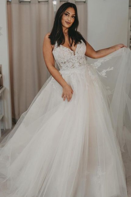 Stunning Open Back Wedding Dress with V-Neckline and TulleLong A-Line Silhouette