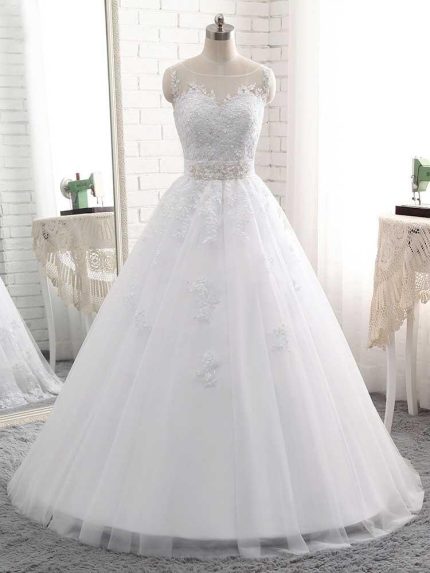 White Lace-Up Ball Gown Wedding Dresses with Elegant Long Tulle Silhouette